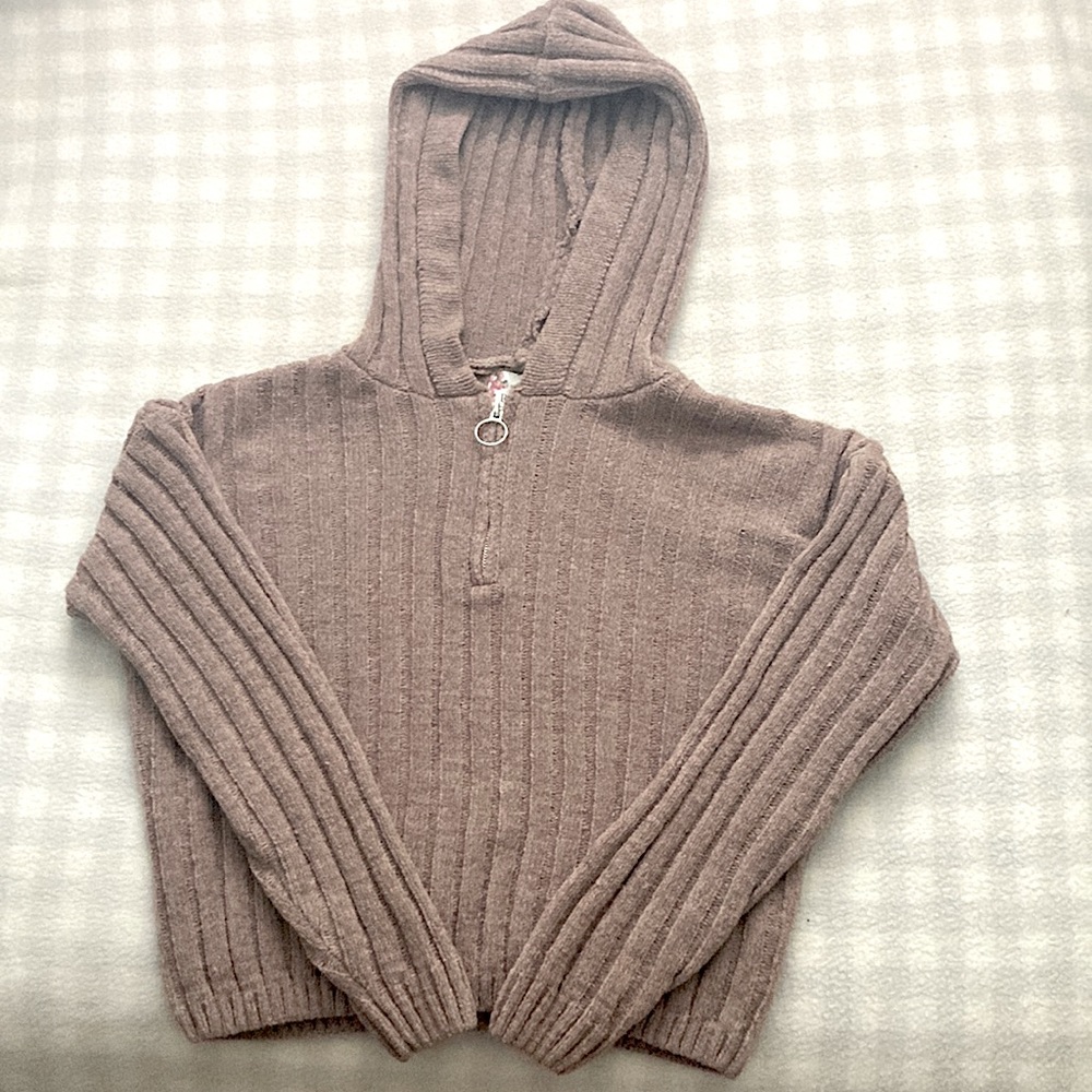 Brown ribbed long sleeve sweater. In a medium from Pink Republic.